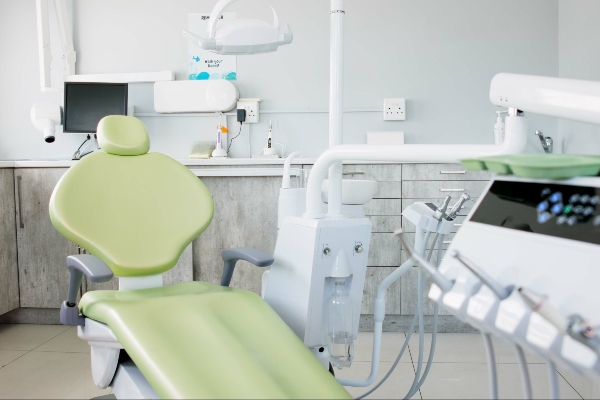 How To Find An Emergency Dentist When On Vacation
